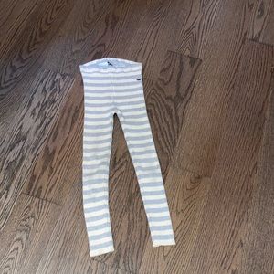 Girl’s white and grey leggings.